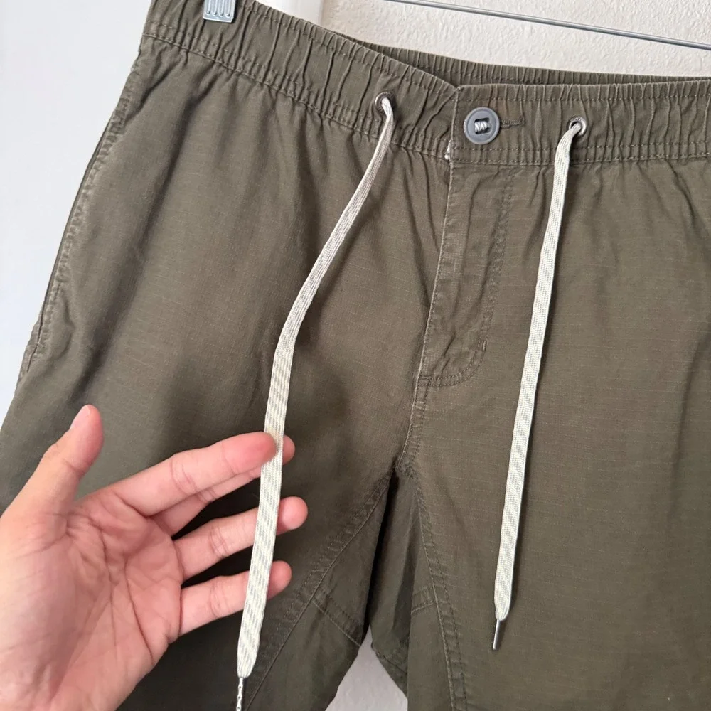 VUORI olive green men's athletic cargo pull on drawstring shorts